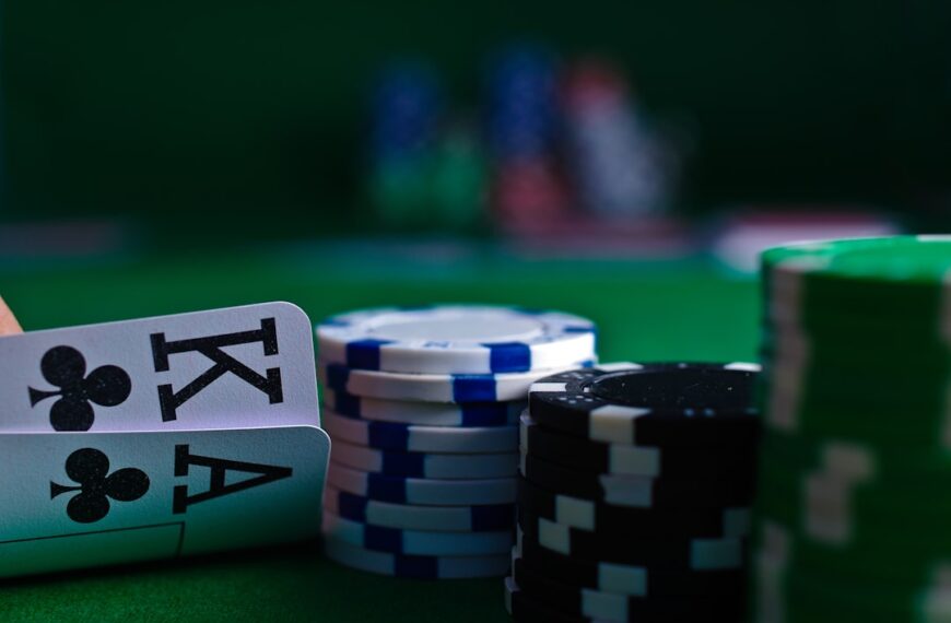 Decoding the Odds: A Smart Gambler’s Guide to Online Casinos